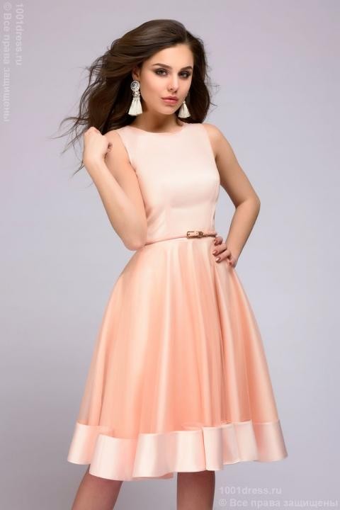 Красивое персиковое платье