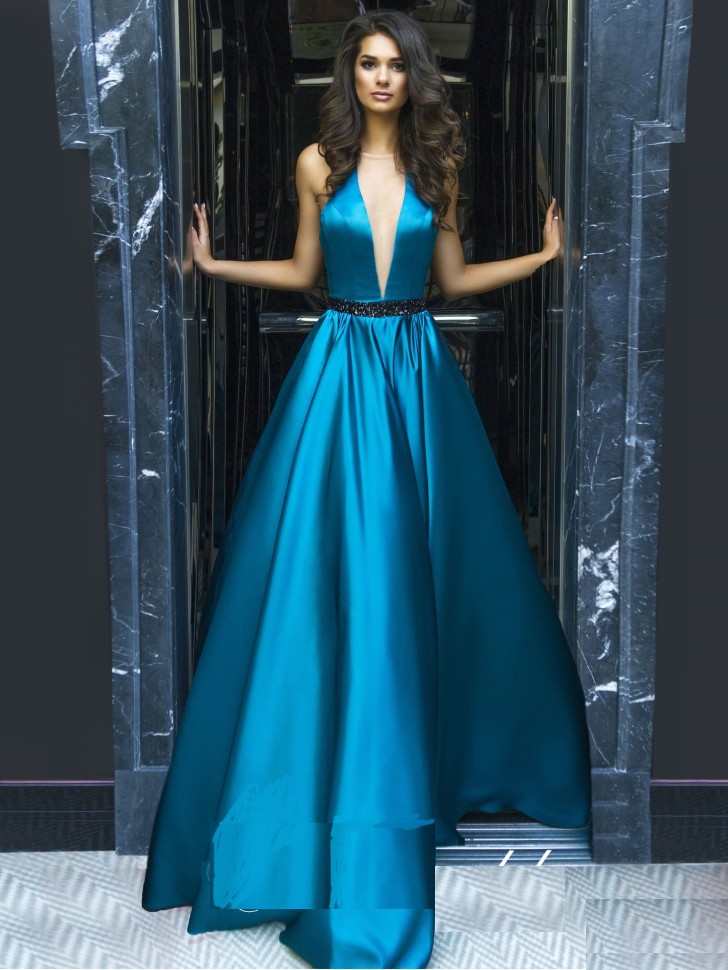 Платье в пол с вырезом и открытой спиной 16140 синее