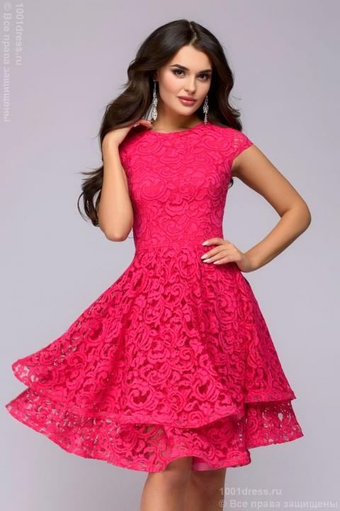 Платье из розового гипюра