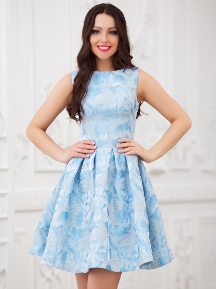 Короткое платье с юбкой солнце без рукавов  Eva 5211 голубое 