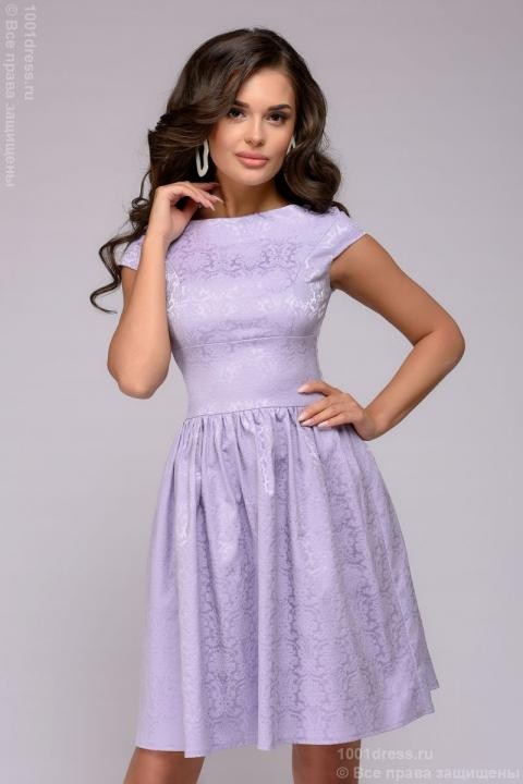Платье лиловое длины мини с короткими рукавами
