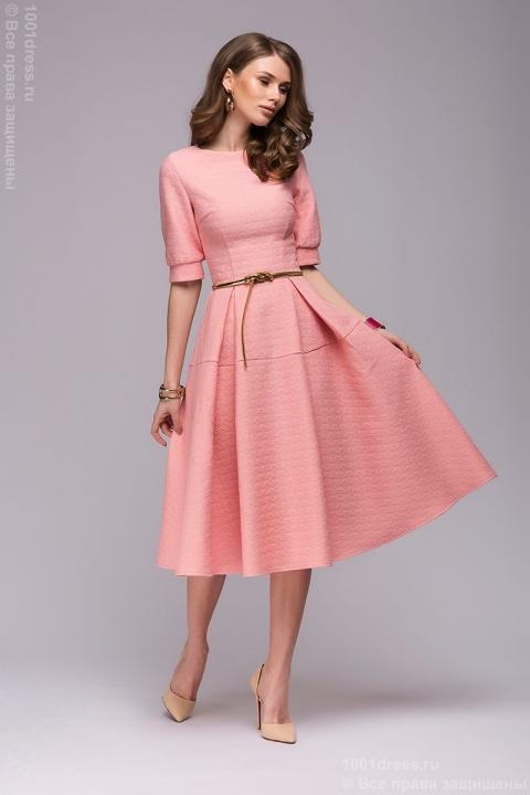 Розовое расклешенное платье