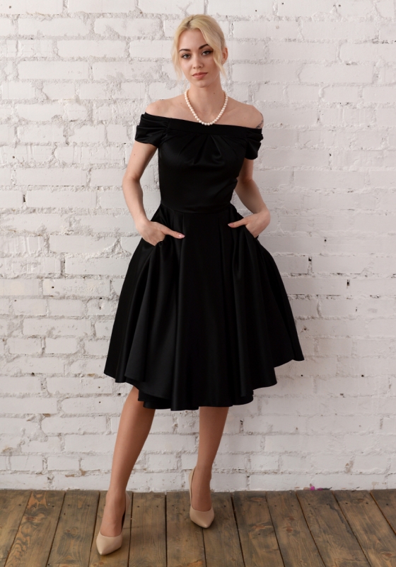 Коктейльное платье из атласа с карманами, черный - Коктейльное платье из атласа с карманами, черный
